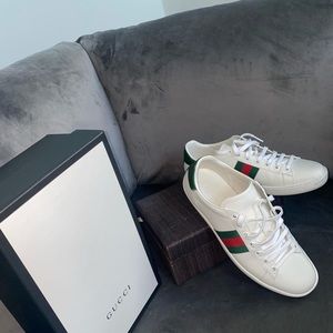 Gucci womens Ace sneakers. Size 39 fits 9US.